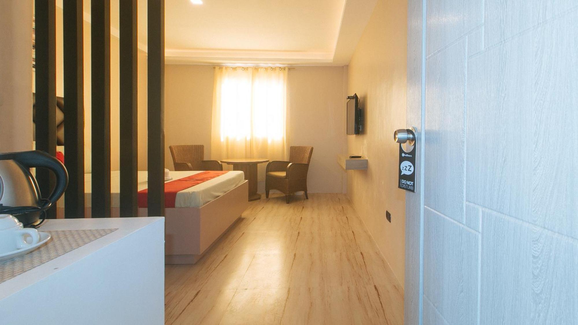 Reddoorz Plus At Seventy Five Inn Near Manila Airport Paranaque City Екстериор снимка